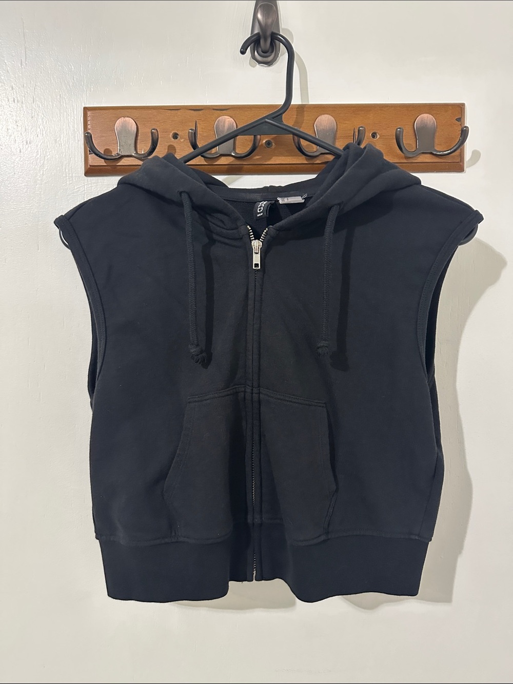 H&M Black Sleeveless Zip Hoodie Cropped